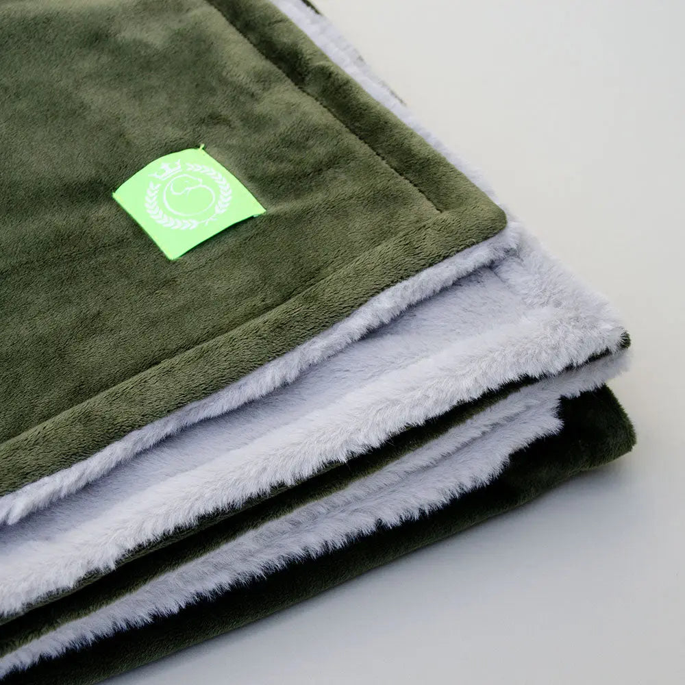 Eine Hundedecke der Luxusklasse  "Plaid - Deluxe" oliv-silber 4legs.de